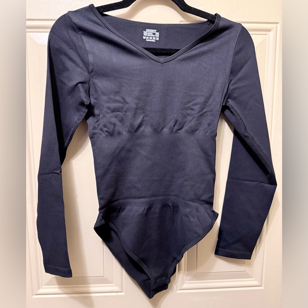 MRGINT Bodysuit in Black Size Medium V Neck Long Sleeved Snap Closure NWOT